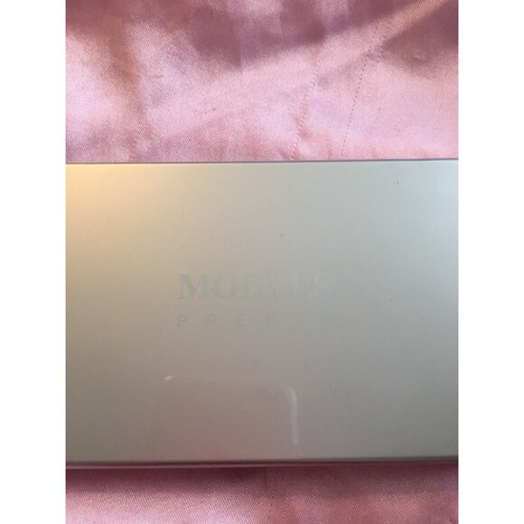 Models prefer eight lip shines of dazzling dimensions palette rose quartz ruby - Picture 8 of 12